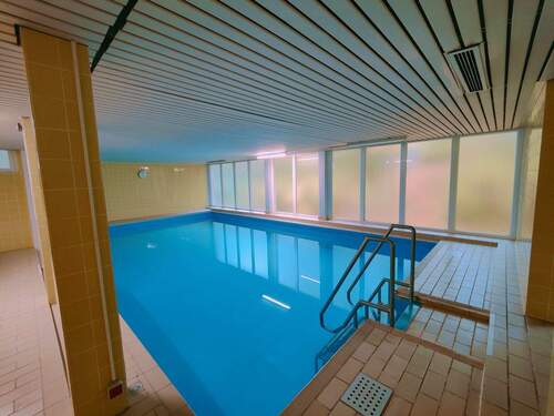 Wellnessbereich mit Schwimmbad - 