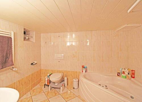 Badezimmer im Untergeschoss - 