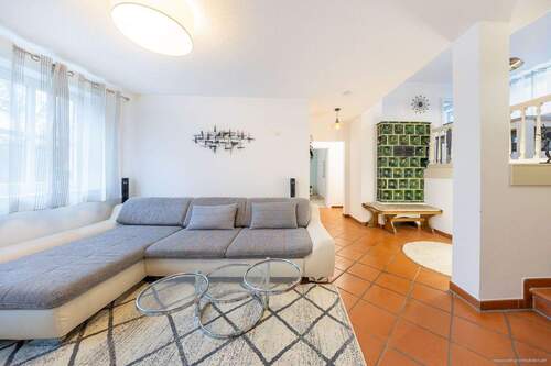 Erdgeschosseinheit: geräumiges Wohnzimmer - 