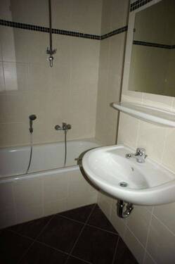 Bad - Etagenwohnung mit 52,90 m&sup2; in Chemnitz zur Miete