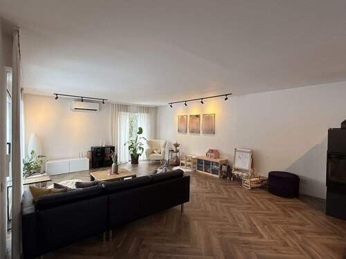 Wohnzimmer mit Kamin - Bungalow mit 124,00 m&sup2; in Herten zum Kaufen