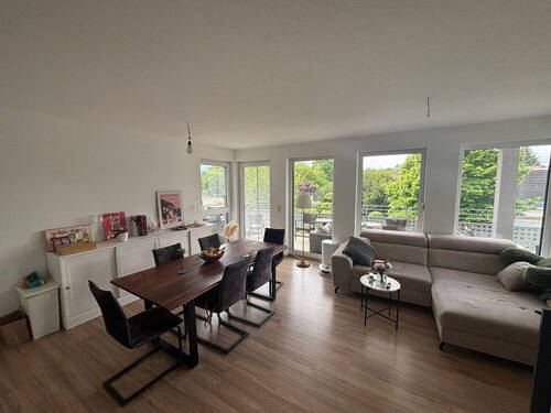 Wohnzimmer - Durchdachter Grundriss mit großem Balkon: 3-Zimmer-Wohnung in Bad Nauheim