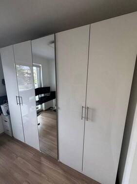 Kleiderschrank - 