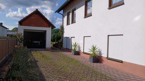 Garage - 9 Zimmer Einfamilienhaus zum Kaufen in Hafenlohr