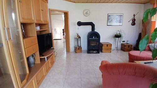 Wohnzimmer mit Kaminofen - 