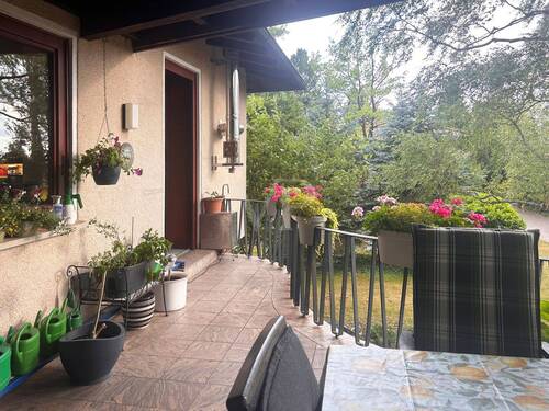 Blick in den Garten von Balkon/überdachter Terrasse - OG - 