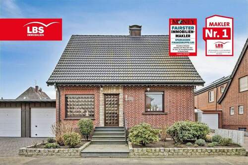 Straßenansicht - Freistehendes Einfamilienhaus mit Wintergarten, Garten & Garagenensemble