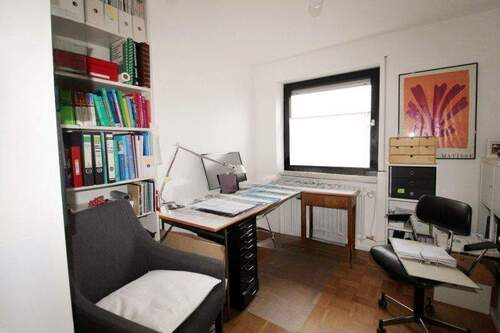 Arbeiten bzw. Kind 1 - 5 Zimmer Reihenendhaus in Stadtbergen