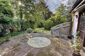 Terrasse mit Blick in den Garten - 