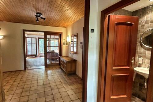 Eingangsbereich Diele, Gäste-WC - 6 Zimmer Einfamilienhaus in Hamburg