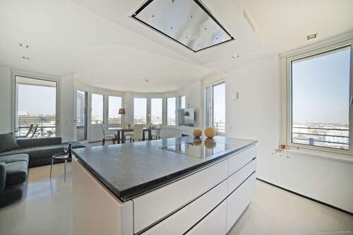 Küche / Wohnzimmer - Alpenblick garantiert! Thalkirchen, helle, luxuriöse 2-Zimmer Wohnung im 12 OG mit TG-Einzelstellplatz!