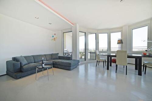 Wohnzimmer - 2 Zimmer Etagenwohnung in München