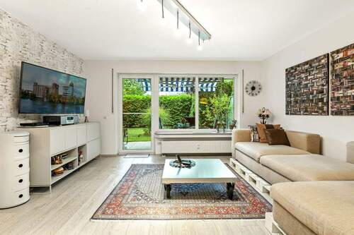 Wohnzimmer + Ausgang Terrasse - 3 Zimmer Terrassenwohnung zum Kaufen in Düsseldorf