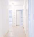 Flur - Modernisierte 2-Zi. EG-Wohnung mit Freisitz & TG-Stellplatz nahe Uniklinik