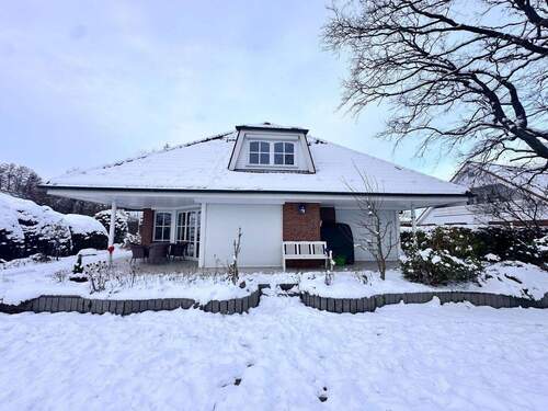 Blick aus dem Garten - Einfamilienhaus mit 212,00 m&sup2; in Moorrege zum Kaufen
