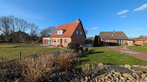 Ansicht von der Straße - 5 Zimmer Mehrfamilienhaus, Wohnhaus zum Kaufen in Brunsbüttel
