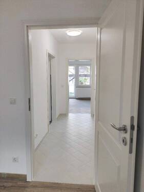 Flur in Richtung Wohnzimmer - 