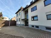 002_Hauseingangsseite - 3 Zimmer Etagenwohnung zum Kaufen in Hersbruck