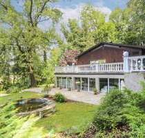 Wohnen im Grünen: Einfamilienhaus mit Pool und großzügigem Garten in Alleinlage! - Landshut Auloh