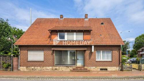 Außenansicht 2 - Charmantes Ein- bis Zweifamilienhaus mit Potenzial und viel Platz - sanierungsbedürftig!