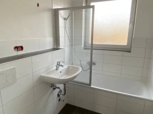 Bad - Frisch sanierte 3-Zimmer Wohnung mit Balkon in WF-Linden