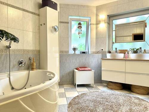 Tageslichtbad im Obergeschoss - 