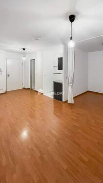 Wohnzimmer 2 - 1 Zimmer Etagenwohnung zum Kaufen in Berlin