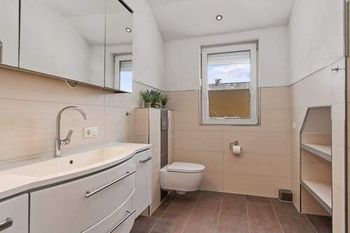 Badezimmer im Dachgeschoss 7,83m² - 