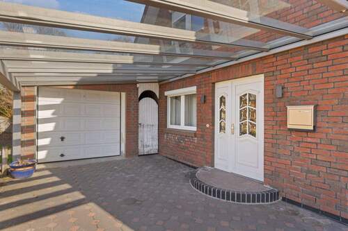 Überdachter Hauseingang - 6 Zimmer Doppelhaushälfte zum Kaufen in Ottersberg