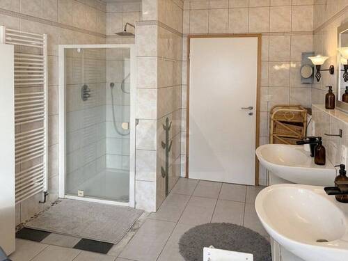 und Dusche - 
