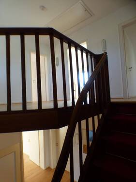 Treppenaufgang und Galerie - 