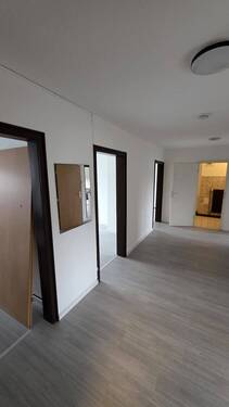WE 04-1.jpg - Helle, komplett renovierte Wohnung in zentraler Lage von Siegen – WG geeignet und für Familie mit 2 Kindern