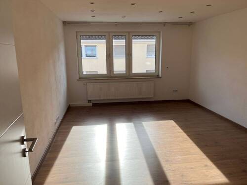 2. Zimmer / Wohnzimmer - 