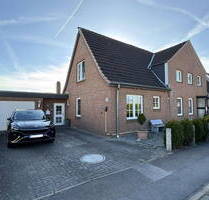 Gepflegte Doppelhaushälfte mit Garten, Nebengebäude & Wallbox in Lübeck-Kücknitz