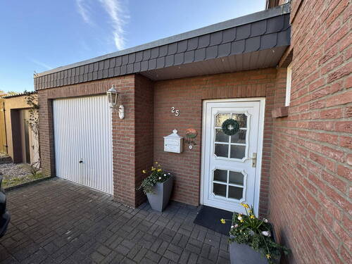 Eingang Vorderseite - 4 Zimmer Doppelhaushälfte zum Kaufen in Lübeck-Kücknitz