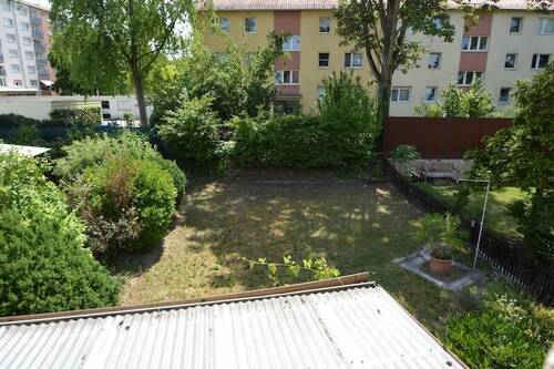 Gartenansicht vom Balkon im Obergeschoss - 