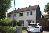 Ansicht Hauseingangsseite - 4 Zimmer Doppelhaushälfte zum Kaufen in Mainz - Mombach