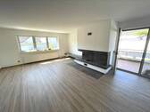 Wohnbereich mit Kamin - 2 Zimmer Etagenwohnung zur Miete in Dietzenbach