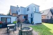 Gartenansicht - Charmantes Zuhause mit hochwertiger Ausstattung und viel Platz für die Familie