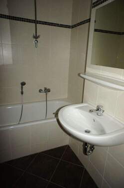 Bad - Etagenwohnung mit 52,90 m&sup2; in Chemnitz zur Miete