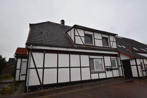 Außenansicht - Gemütliche 2,5-Zimmer-Wohnung mit Gartennutzung!