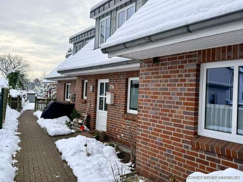 Außenansicht - Modernes Mittelreihenhaus mit großer Terrasse und Stellplatz