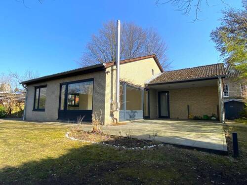 Hausansicht - 'Familienglück' 5-6 Zimmer Einfamilienhaus in traumhafter, absolut ruhiger Lage von Sasel!