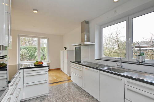 Küche - 5 Zimmer Einfamilienhaus zum Kaufen in Hamburg-Sasel