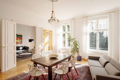 Esszimmer - Zwischen Geschichte und Gegenwart - Elegante Altbauwohnung in Berlin-Mitte
