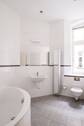 Bad mit Wanne - 