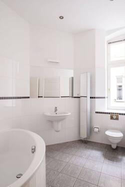 Bad mit Wanne - 
