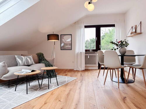 Wohnzimmer - 3 Zimmer Etagenwohnung zum Kaufen in Leonberg