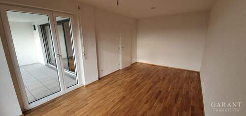 Schlafzimmer mit Ausgang zum Balkon - 