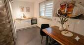 UG Business Apartment - 